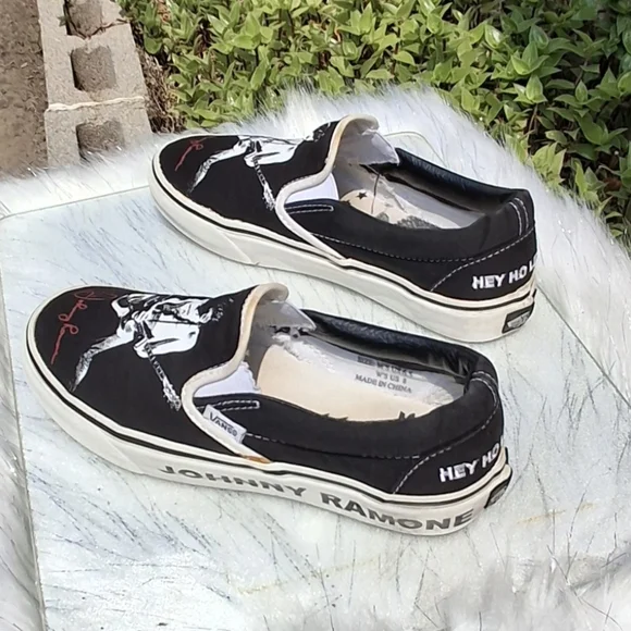 Vans + Johnny Ramone Graphic Signature Black Classic Shoes Unisex M6.5, W8 - Picture 7 of 16